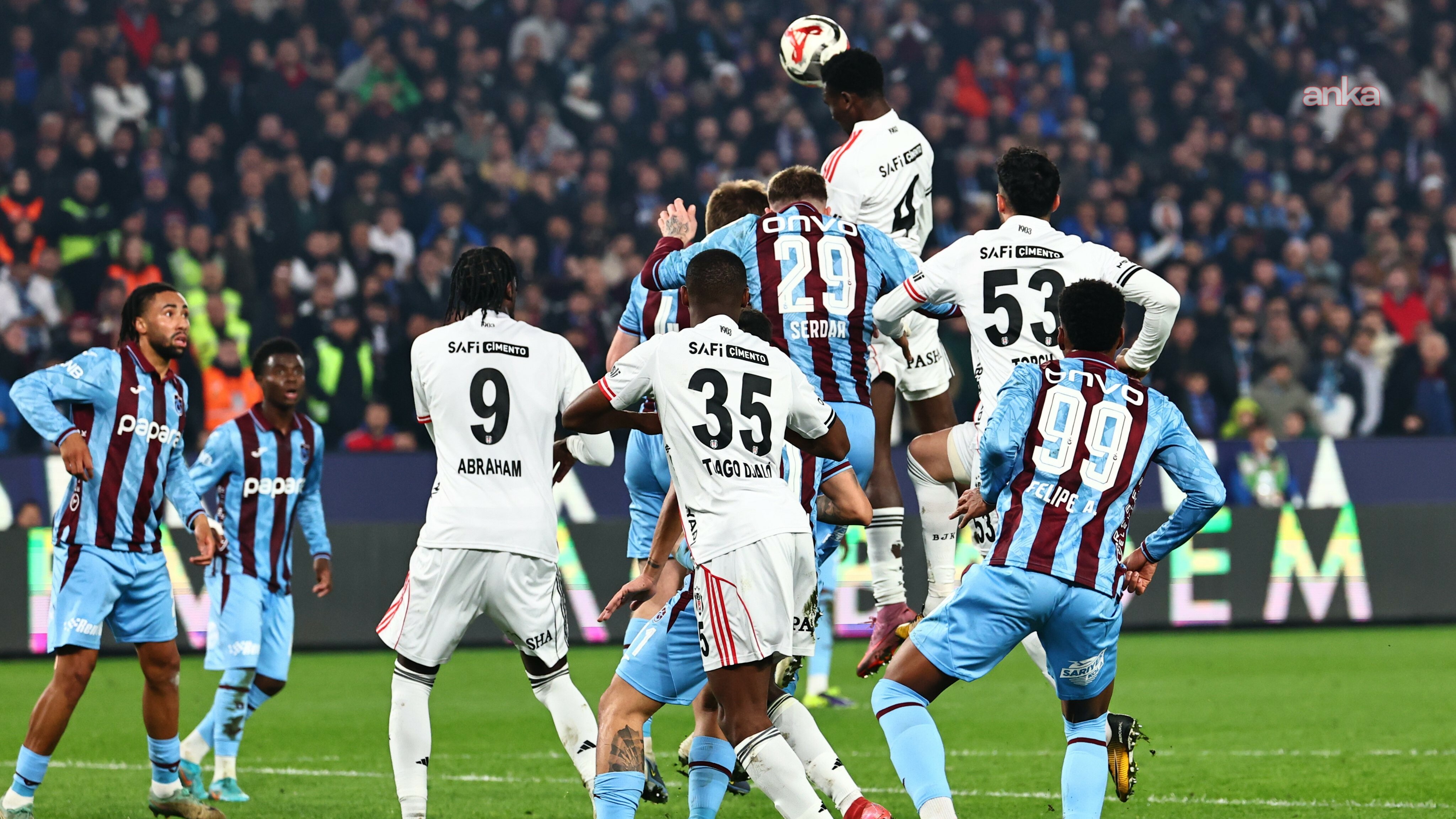Trabzonspor sahasında Beşiktaş ile 3-3 berabere kaldı