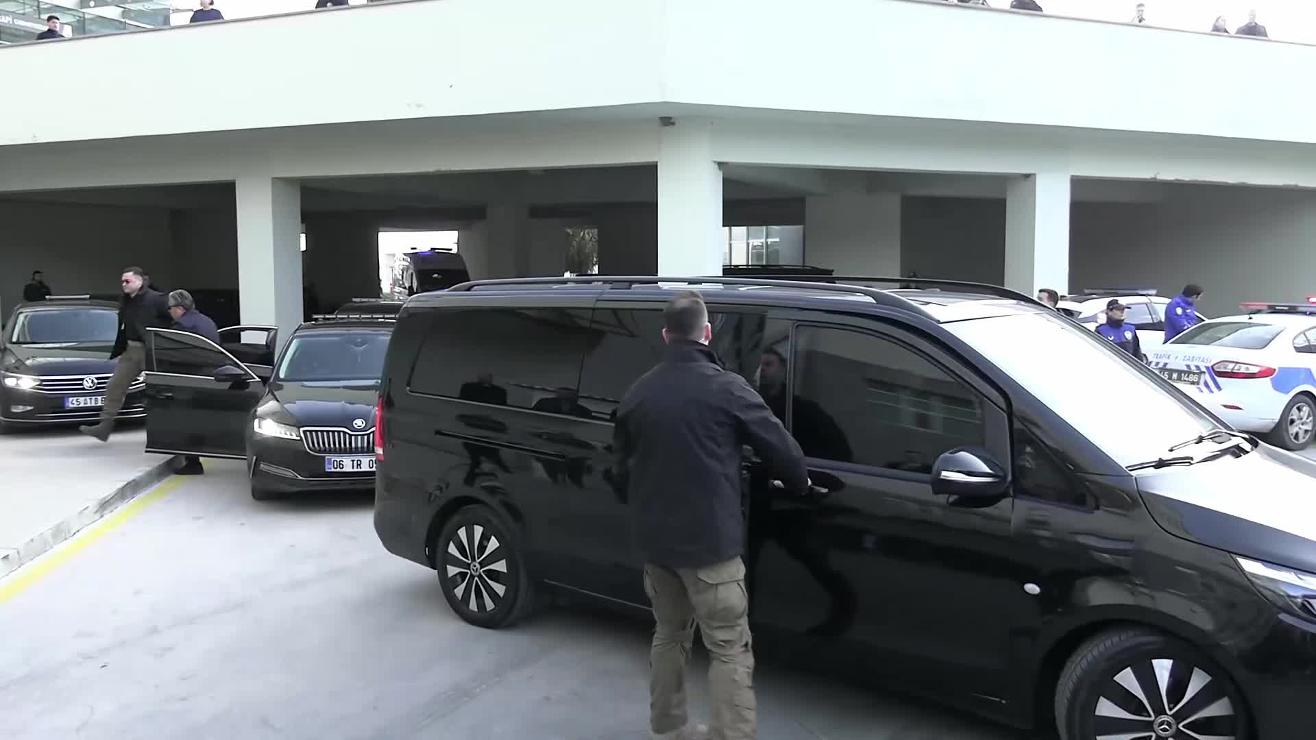 Şehzadeler Belediye Başkanı Gülşah Durbay, son yolculuğuna uğurlanıyor