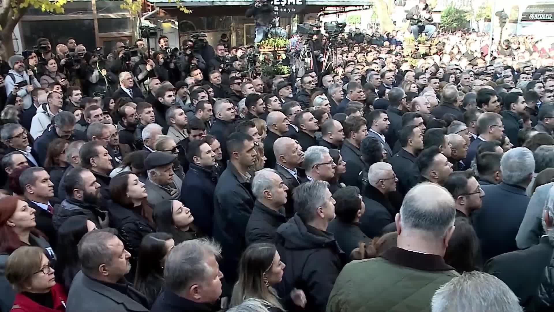 Gülşah Durbay, son yolculuğuna uğurlanıyor... Çeşme Belediye Başkanı Lal Denizli: "Sen savaşçı olarak doğdun, mücadeleci olarak yaşadın ve bir an olsun bükülmeden, dimdik aramızdan ayrıldın"