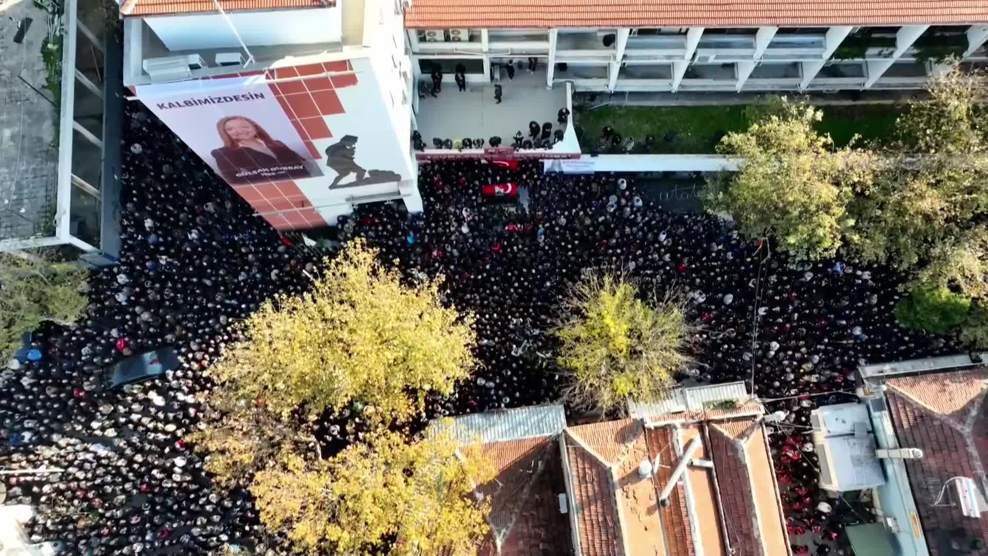 Gülşah Durbay, son yolculuğuna uğurlanıyor... Gökçe Gökçen: " İnançlıydın. Mekanın cennet olsun. Yattığın yer incitmesin"