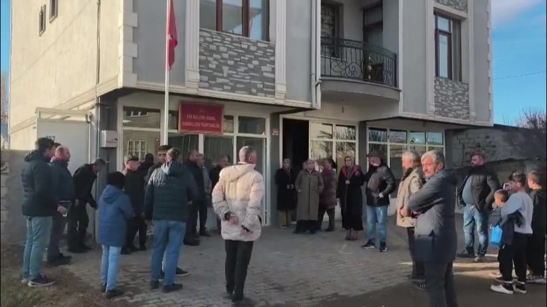 Iğdır'da Pir Sultan Abdal Mahallesi sakinleri "Zehir soluyoruz" dedi, doğal gaz istedi