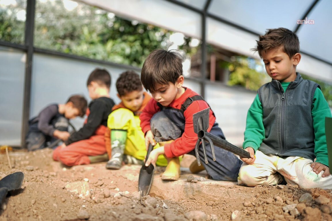 Konyaaltı'nda çocuklar, tohumları toprakla buluşturdu