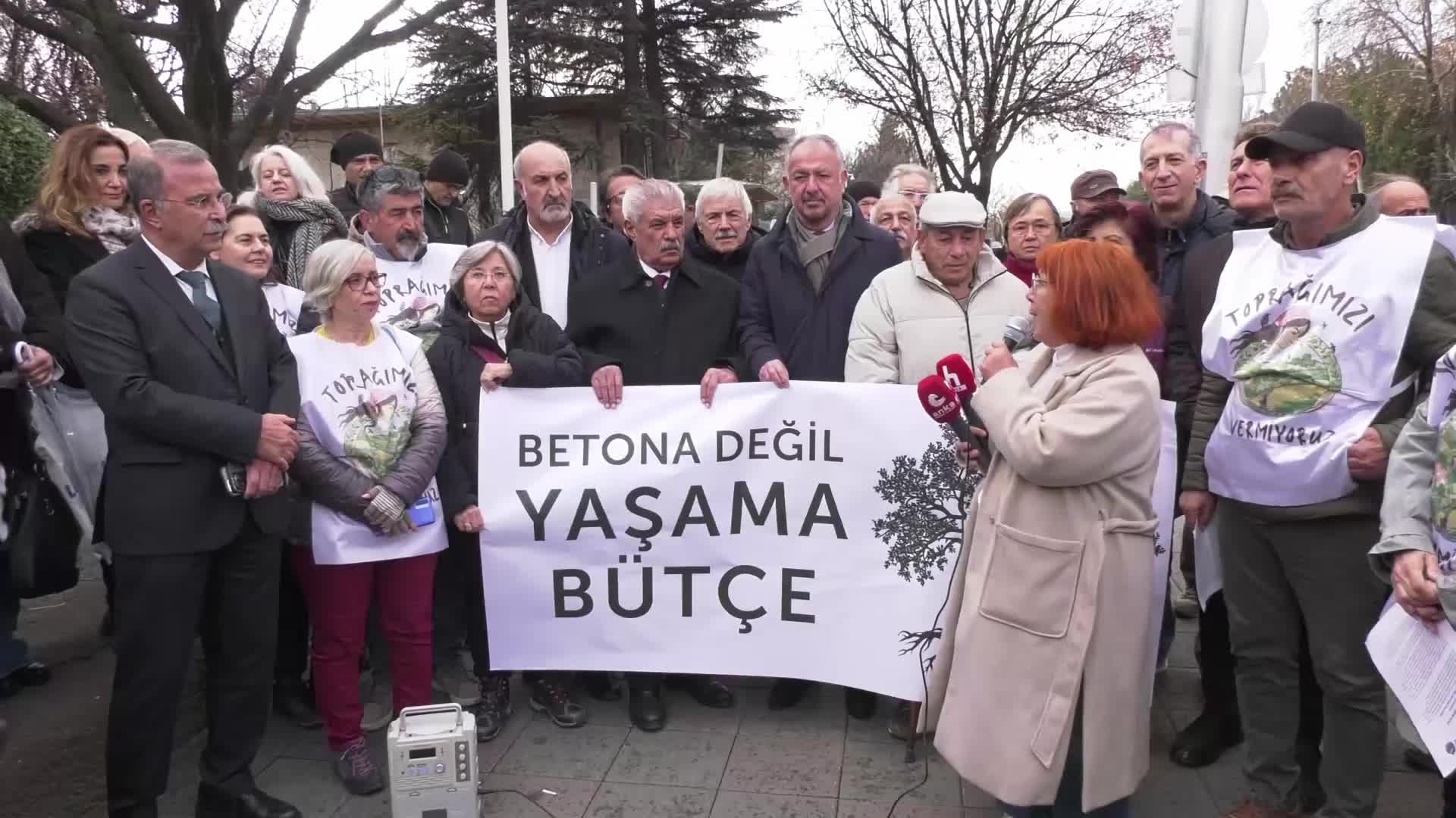 Toprağımızı Vermiyoruz Platformu, Meclis kapısından seslendi: "Doğayı yoksayan 2026 bütçesini kabul etmiyoruz"