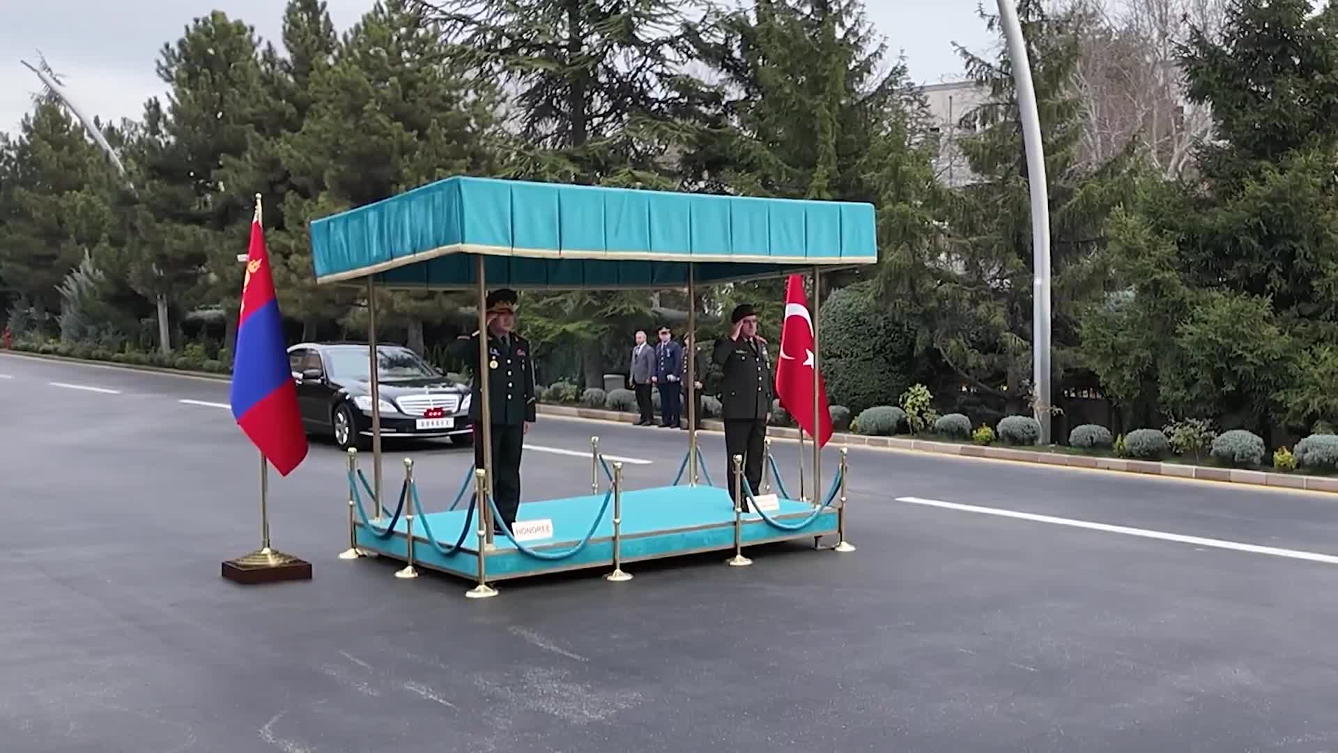 Genelkurmay Başkanı Orgeneral Bayraktaroğlu, Moğolistan Genelkurmay Başkanı Korgeneral Sunrev ile görüştü