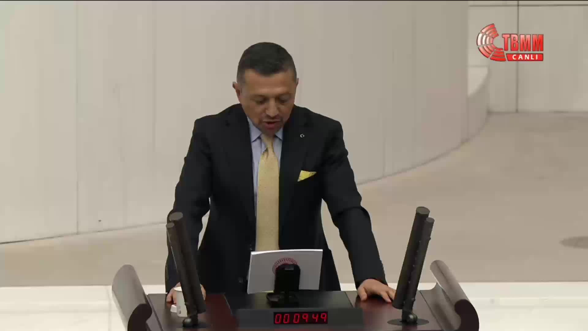 2026 bütçesi TBMM Genel Kurulu'nda... MHP'li Karakaya: "Emeklilerimiz hayat pahalılığından en çok etkilenen kesim"