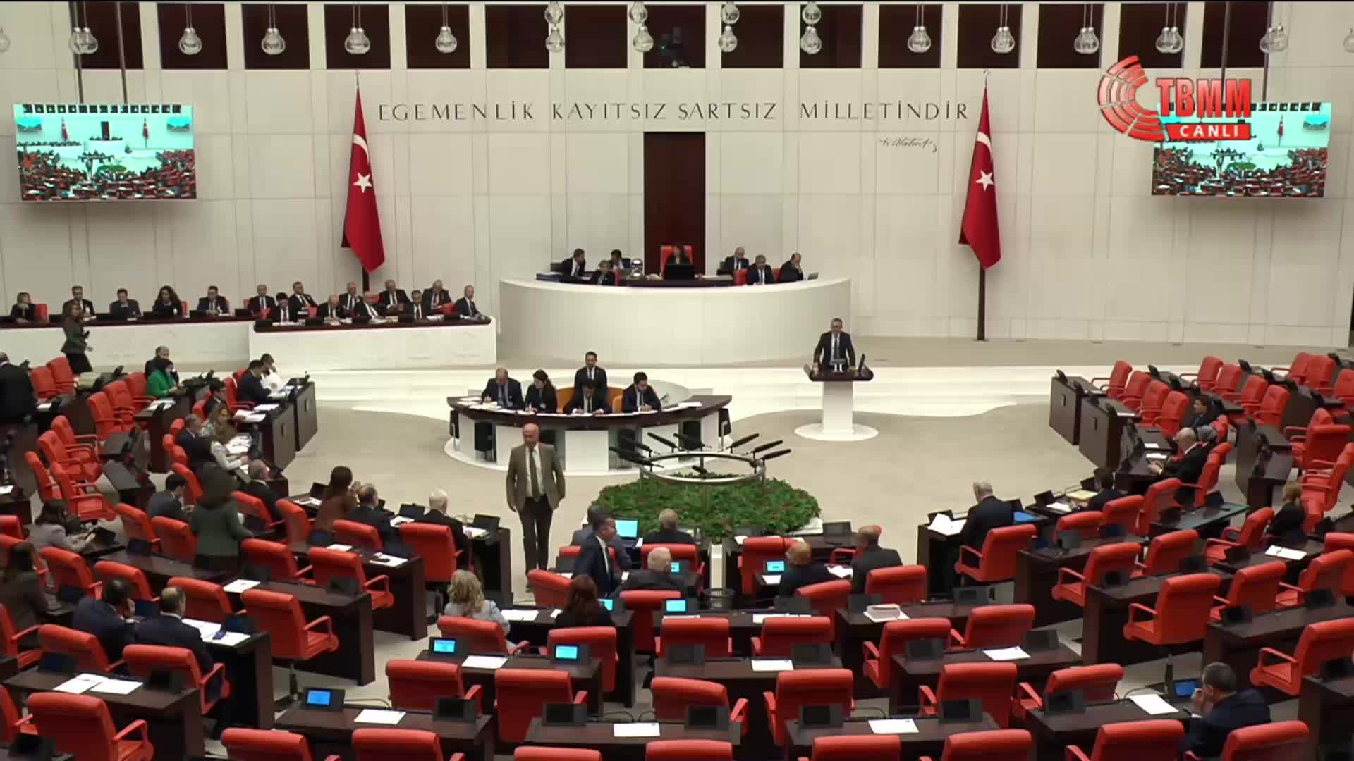 2026 bütçesi TBMM Genel Kurulu'nda... DEM Partili Otlu, Bakan Yerlikaya'ya sordu: Van Emniyeti müdürleri ve polisleri Rojin Kabaiş’i katledenleri bulacaklar mı?