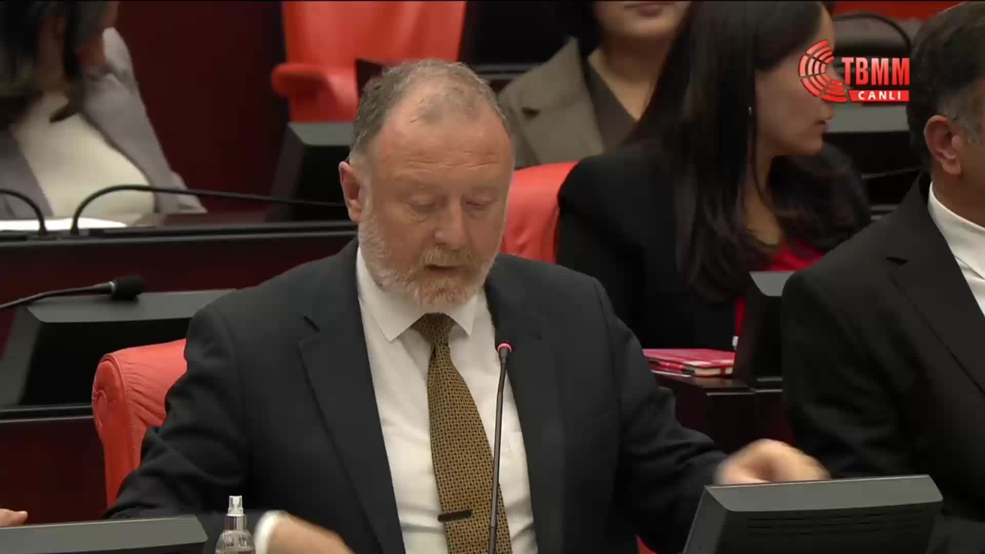 2026 bütçesi TBMM Genel Kurulu'nda... DEM Parti Grup Başkanvekili Temelli: Neden hala kayyumda ısrar ediyorsunuz ve kayyumların işlediği suçları niye görmezden geliyorsunuz?