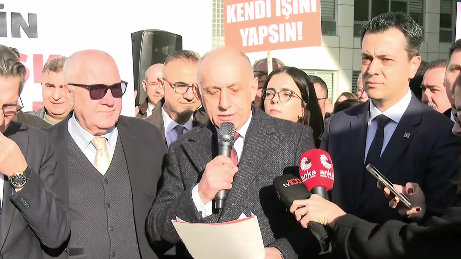Defterdarlık önünde açıklama yapan Mali Müşavirlerden "yetki gaspı" tepkisi: Tebliğ uygulamaya girmeden derhal kaldırılmalıdır