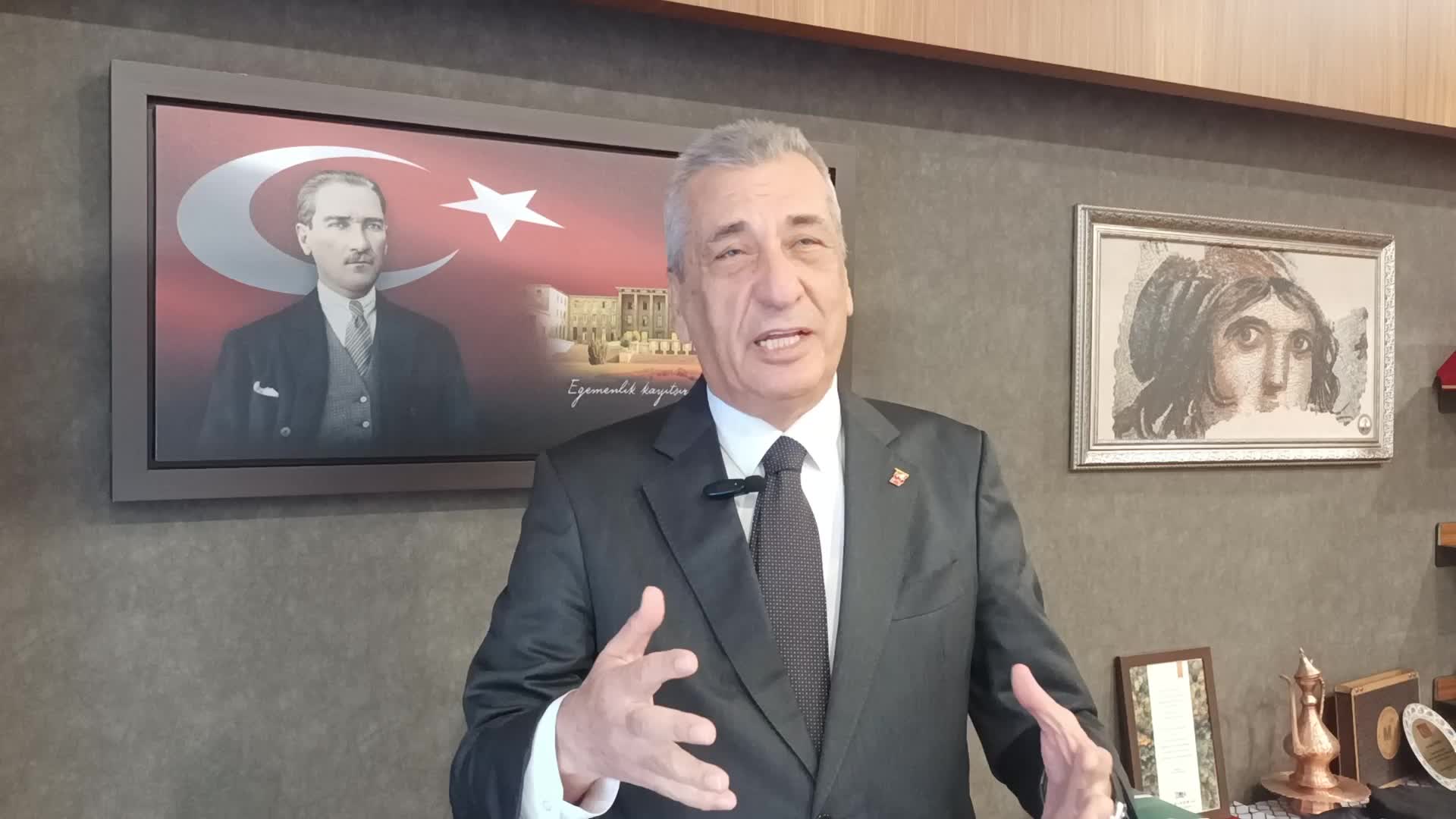 CHP'li Öztürkmen: "Şehitkamil Belediye Başkanı Yılmaz, 5 muhalif belediye meclisi üyesinin belediyeye girişini yasakladı"