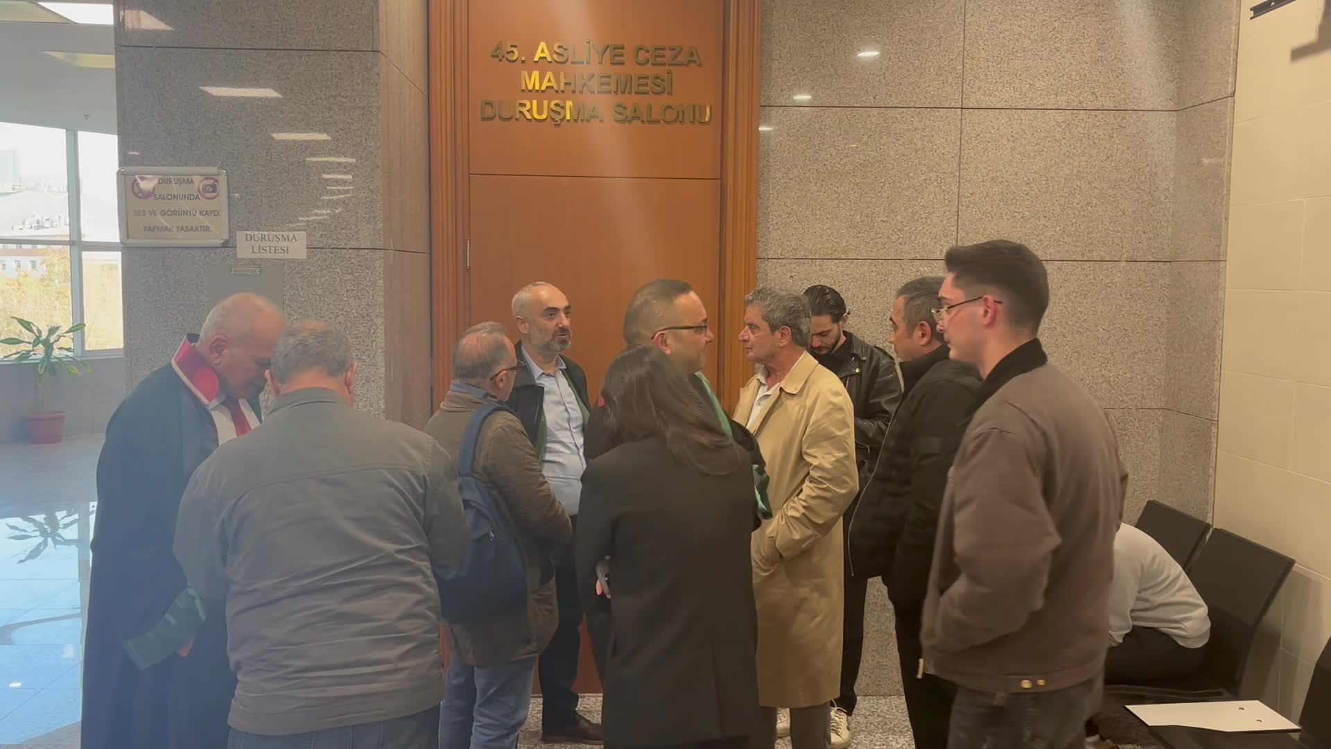 “Cumhurbaşkanına hakaret” suçlamasıyla 72 gündür tutuklu bulunan eski AK Parti milletvekili Hüseyin Kocabıyık’a 2 yıl 2 ay 5 gün hapis cezası ve tahliye kararı