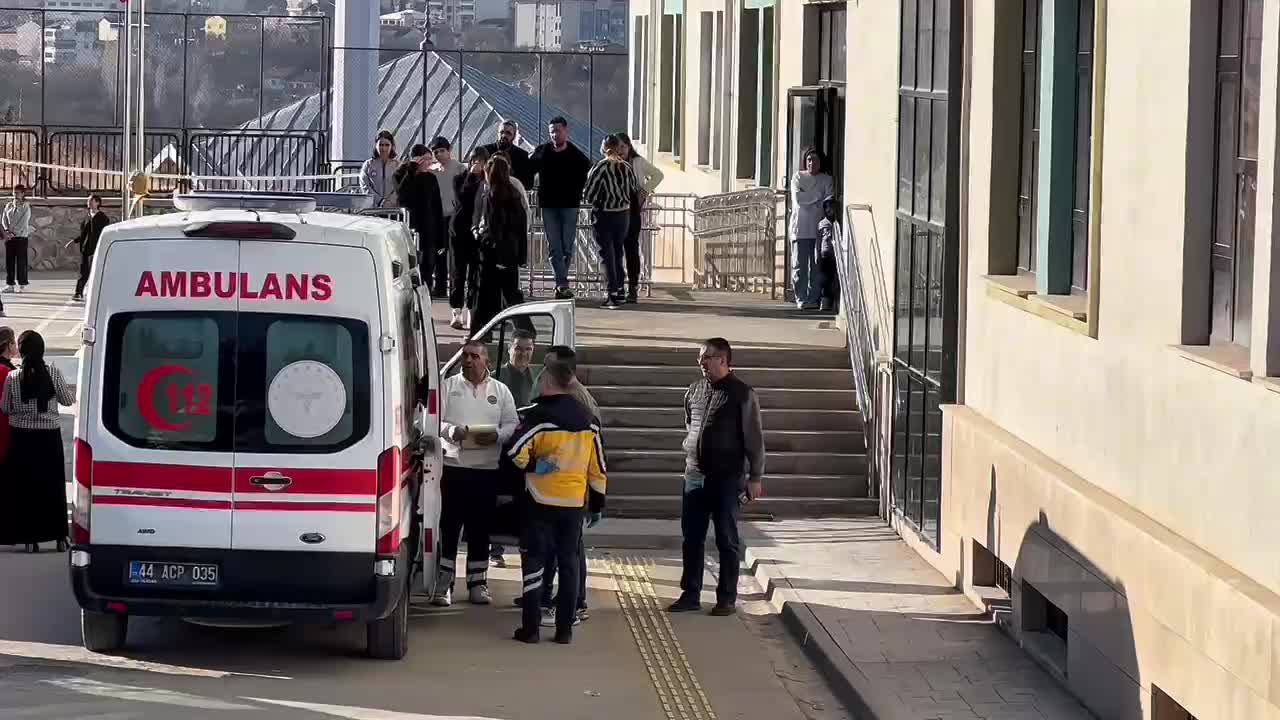 Yerli Malı Haftası etkinliğinde gıda zehirlenmesi şüphesi: 10 öğrenci hastaneye kaldırıldı
