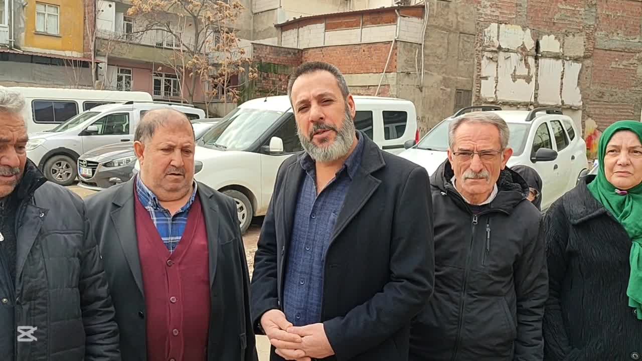 Elazığ'da "ağır hasarlı" kararı verilen bina, "hafif hasarlı"ya çevrildi, TOKİ'ye yerleşen depremzedelere "Anahtarı getirin" uyarısı gönderildi