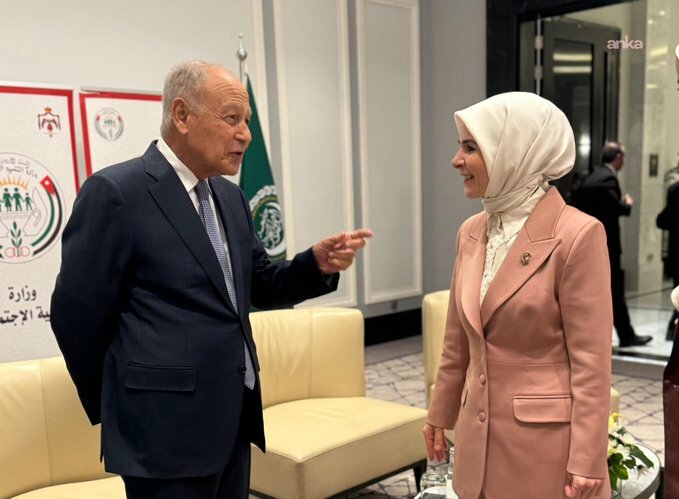 Bakan Göktaş, Arap Birliği Genel Sekreteri Gheit ile bir araya geldi