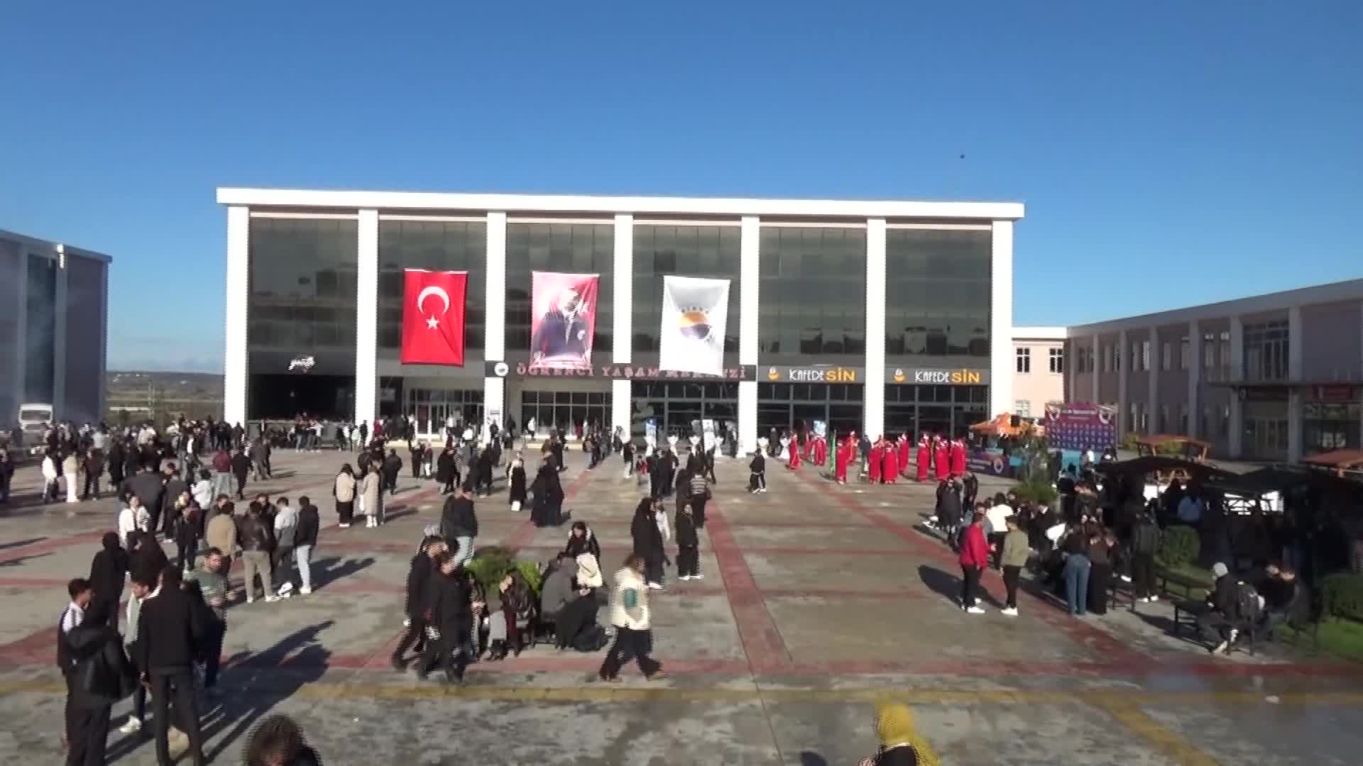 Sinop Üniversitesi’nde geleneksel "Hamsi Şenliği"nde 1 ton hamsi tüketildi