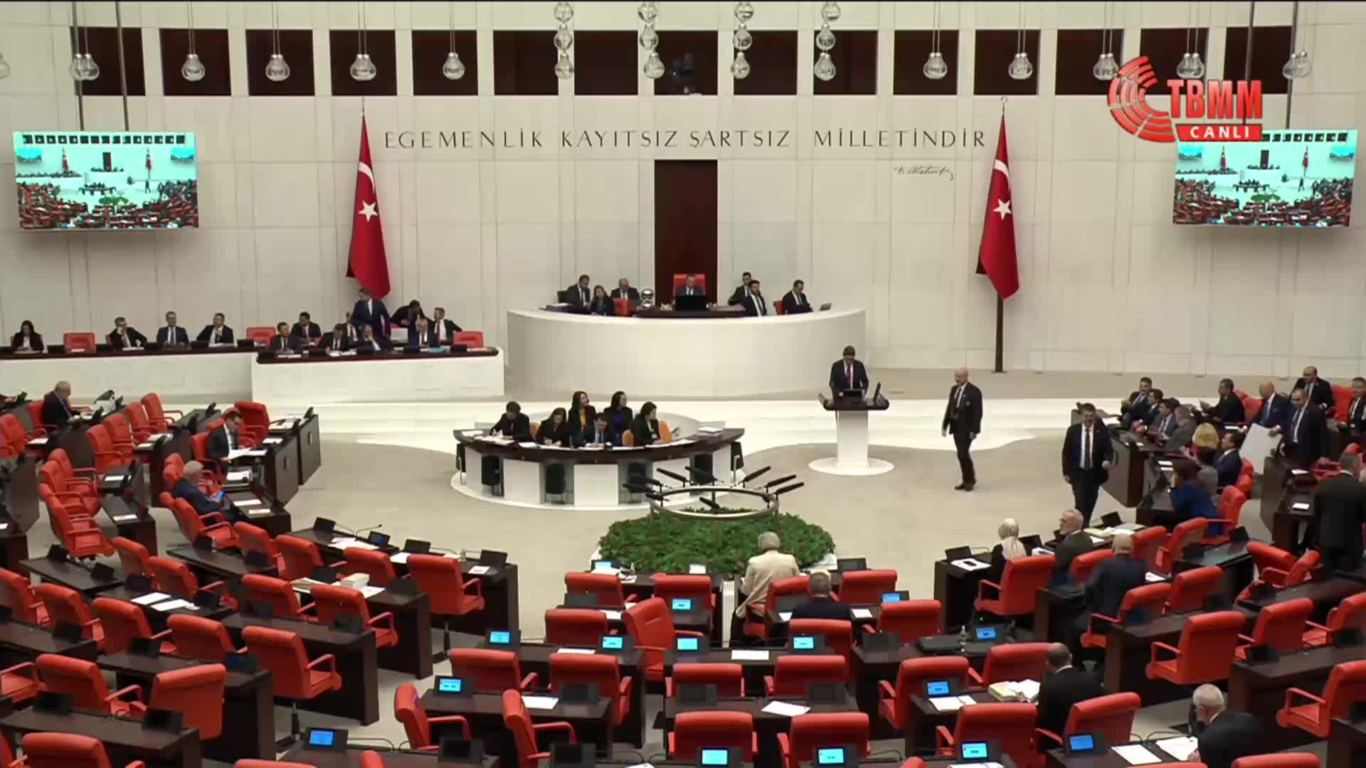2026 bütçesi TBMM Genel Kurulu'nda...  CHP'li Başarır'dan AK Partili Bursalı'ya: Ayakkabı kutularıyla sembol olmuş bir Parti'nin milletvekili olarak yerinizde olsam aynaya bakarım, kızarmış bir ıstakoza dönerim