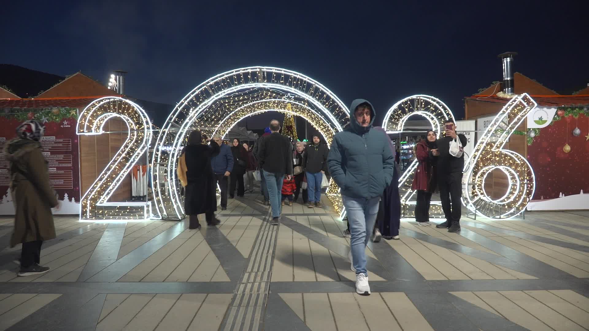Yeni yıl heyecanı, Osmangazi Meydanı’nı sardı