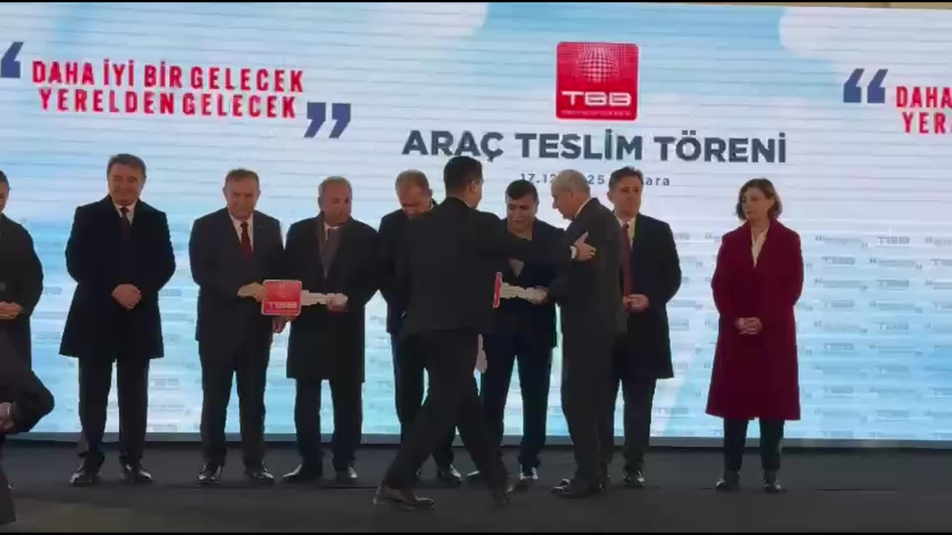 Silifke Belediyesi’ne yeni iş makinesi hibe edildi