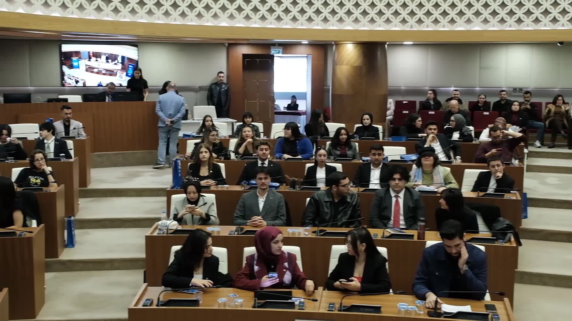 Antalya Büyükşehir Belediyesi Gençlik Meclisi, yeni dönemin ilk toplantısını gerçekleştirdi