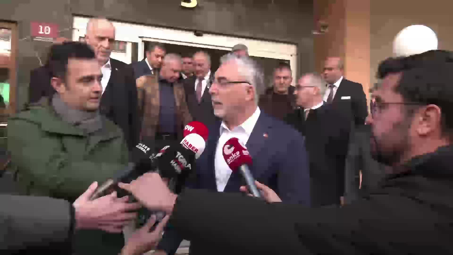 Asgari Ücret Tespit Komisyonu ikinci kez toplanıyor... Bakan Işıkhan, TÜRK-İŞ Genel Başkanı Atalay'ı ziyaret etti
