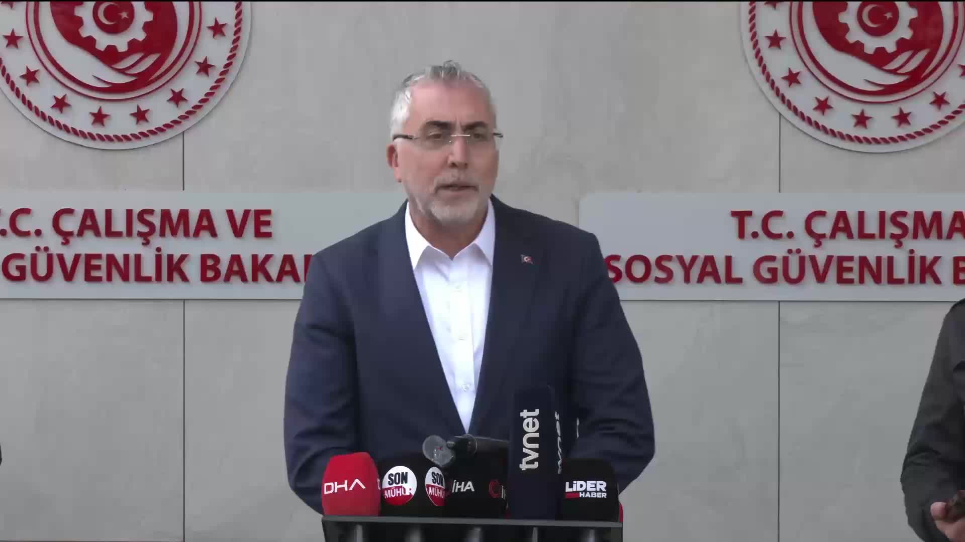 Sendikaları ziyaret eden Bakan Işıkhan Asgari Ücret Tespit Komisyonu toplantısına katıldı: Enflasyona ezdirmeme ilkesine dikkat edeceğiz