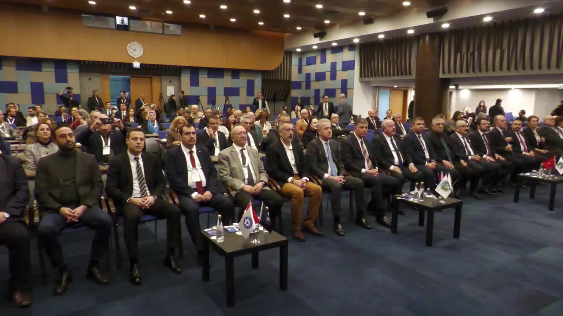 İzmir Büyükşehir Belediye Başkanı Tugay’dan kuraklık ve kaçak kuyu uyarısı