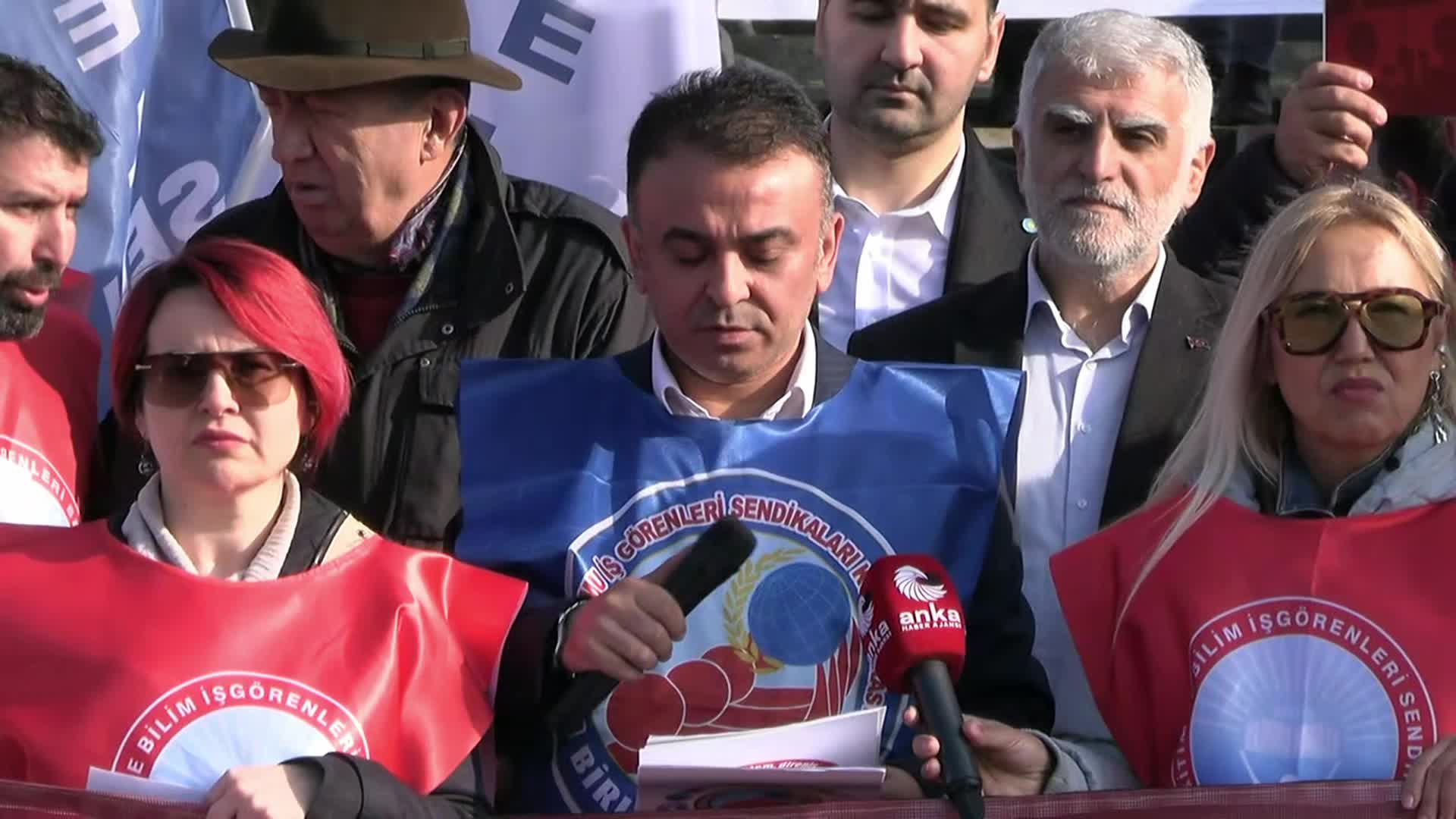 Kamu emekçileri Kadıköy'den seslendi: Bütçede hak yok, halk yok, işçi sınıfı yok, matematik yok, vicdan yok… Yoksulluk sınırının üstünde maaş istiyoruz!