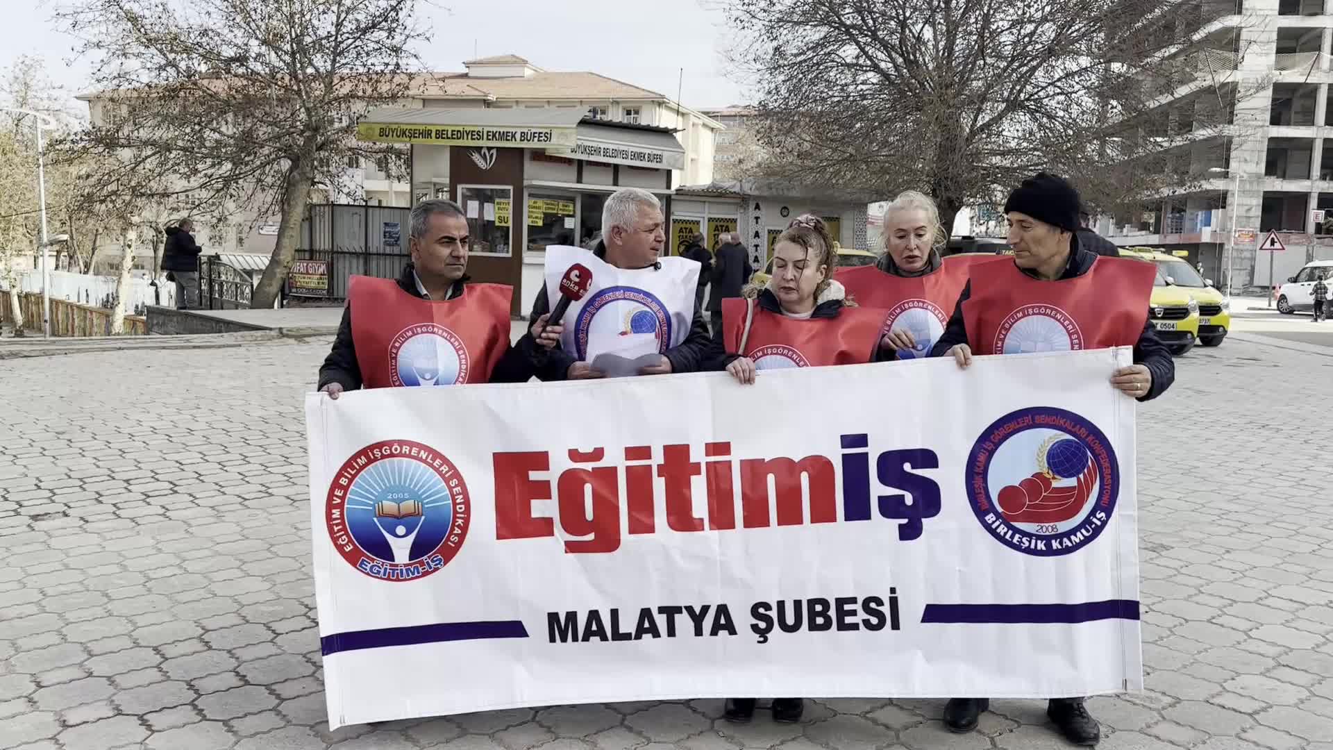 Birleşik Kamu-İş’e bağlı sendikalardan iş bırakma eylemi...Eğitim-İş Malatya Yeşilyurt Şube Başkanı Özdemir: Bütçede en büyük pay yolsul halkımızın tamamına ayrılmalıdır