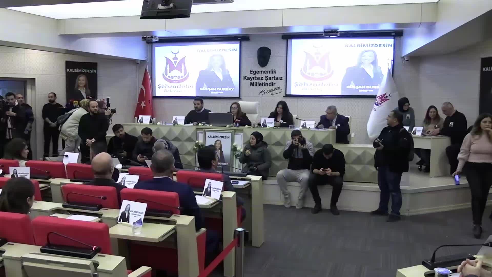 Hakan Şimşek, Şehzadeler Belediye Başkanı seçildi... Şimşek: Emanete sahip çıkacağız