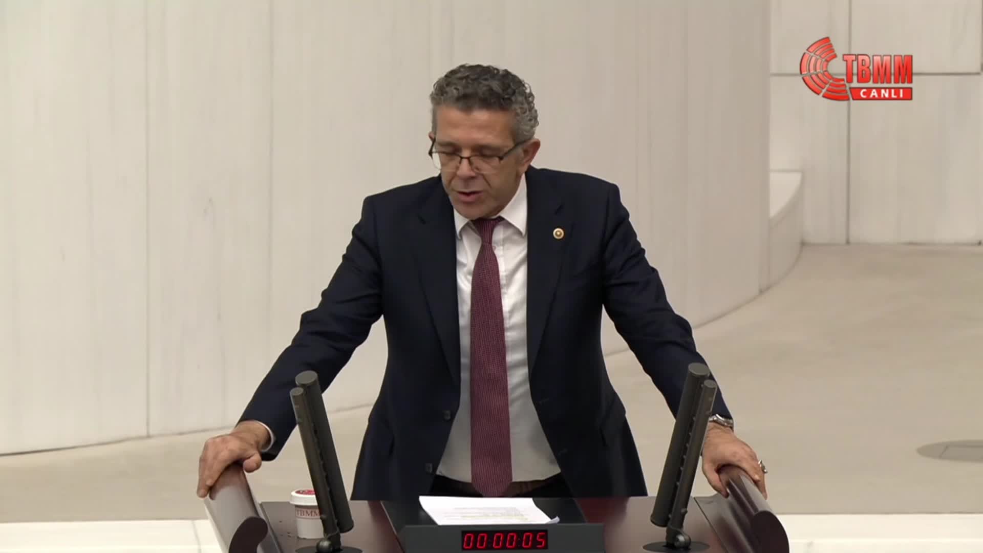 2026 bütçesi TBMM Genel Kurulu'nda... İYİ Partili Öztürk: Devlet borçlandıkça faiz artıyor, faiz arttıkça bütçe çöküyor, bütçe çöktükçe millet yoksullaşıyor