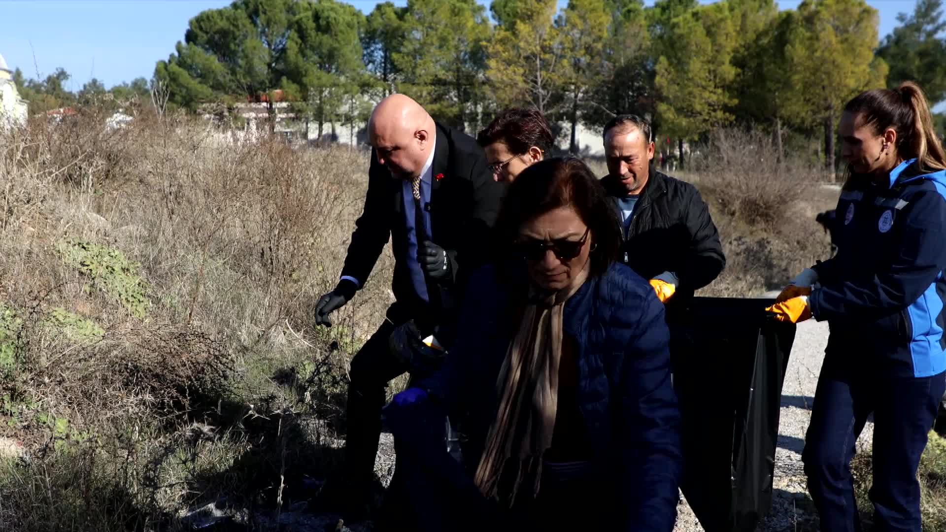 Muğla Büyükşehir Belediyesi'nin temizlik seferberliği Yatağan'da devam etti