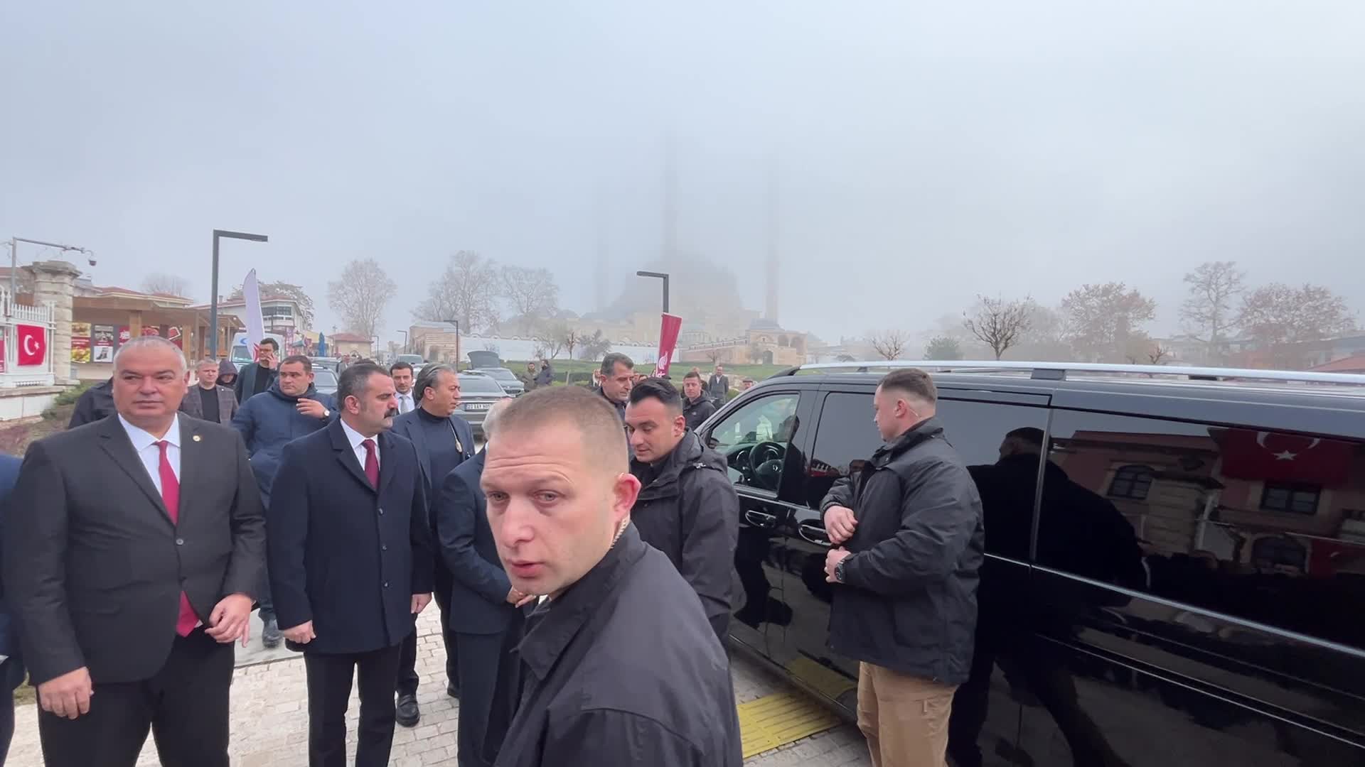 Özgür Özel, Edirne Belediyesi'ni ve CHP İl  Başkanlığı'nı ziyaret etti