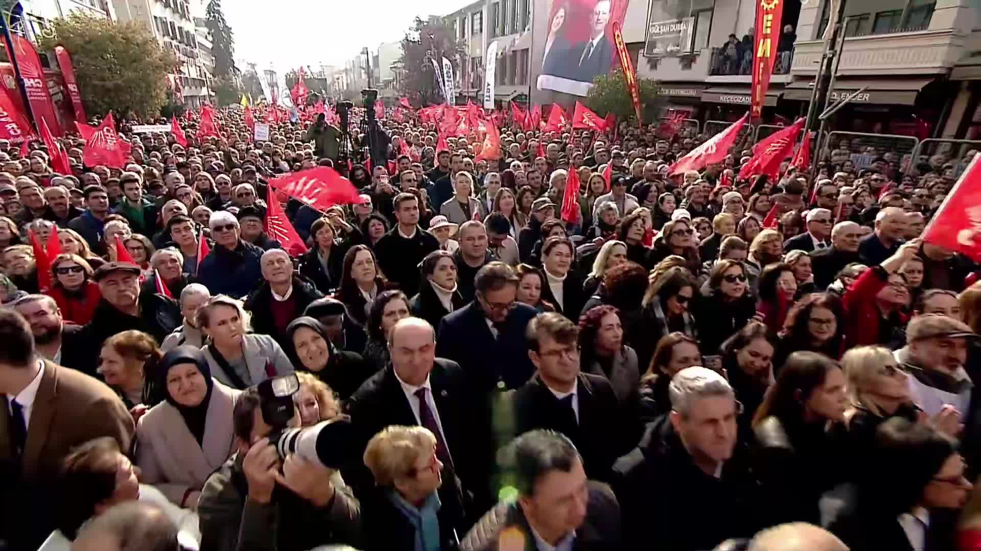 CHP’nin “Millet İradesine Sahip Çıkıyor” mitingi... Özgür Özel: "Koca Sinan’ın eserini muhafaza edemiyorsun, muhafazakar siyasetçiyim diye milletin duygularıyla oynuyorsun"