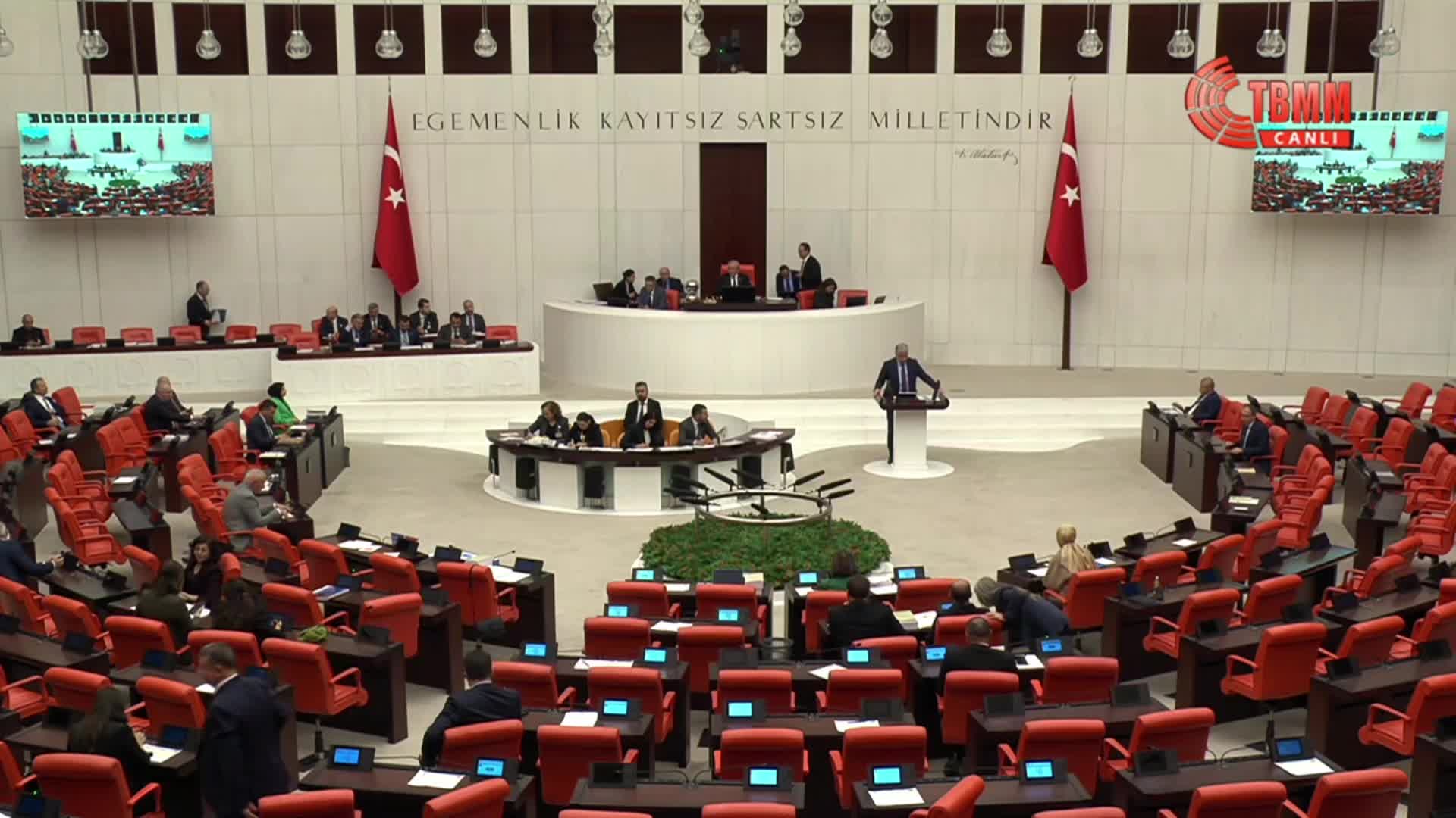 2026 bütçesi TBMM Genel Kurulu'nda... Bakan Tekin ile DEM Partili Altın arasında "Kürtçe ders" tartışması: "Size yıldızlı pekiyi veriyorum, sınıfı geçtiniz"