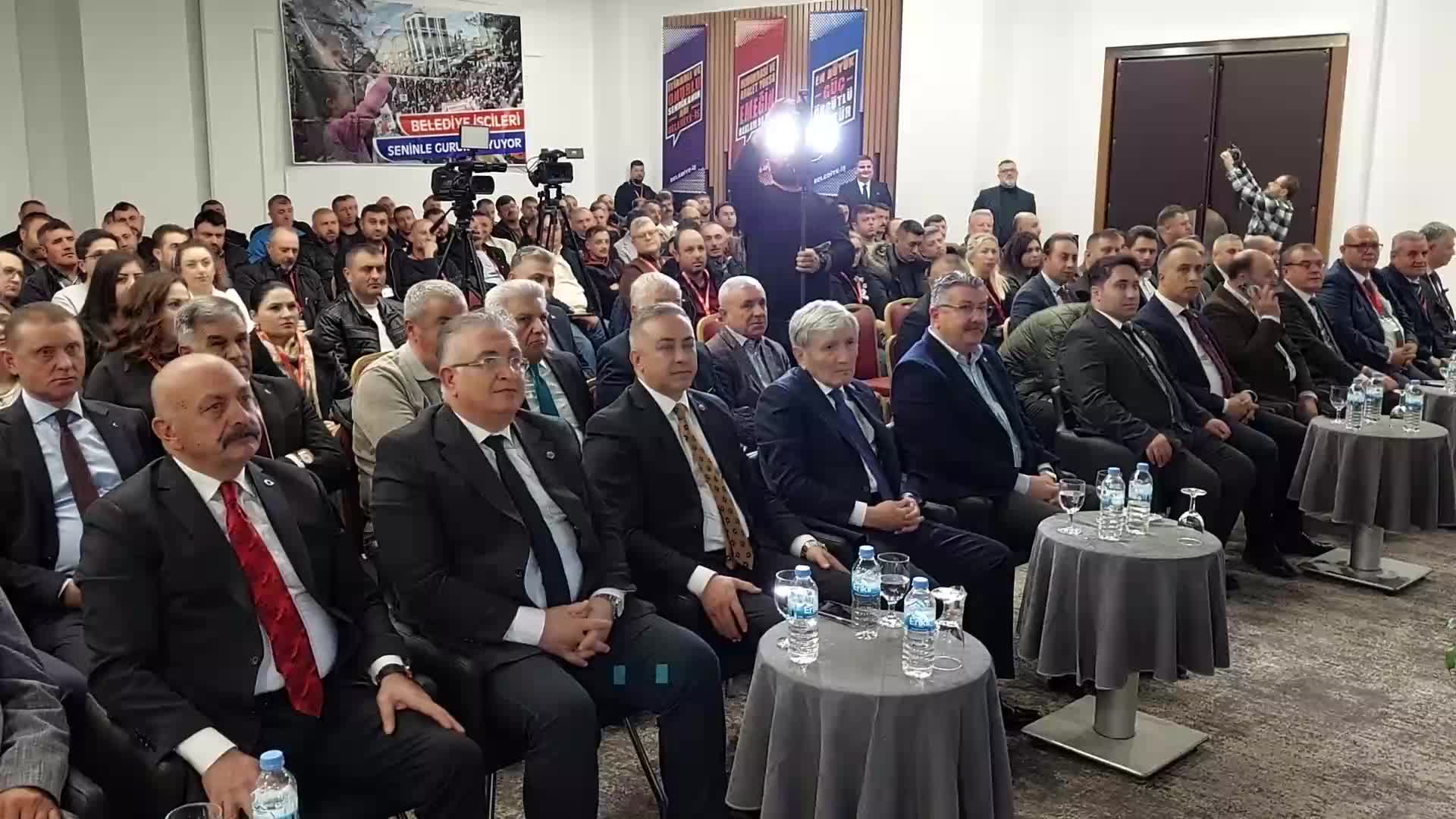 Belediye-İş Sendikası Genel Başkanı Yurdakul: "Senden önce benim arkadaşım 25 yıl çalışıp, tazminatını aldığında bir daire, hatta bir de araba alıyordu"