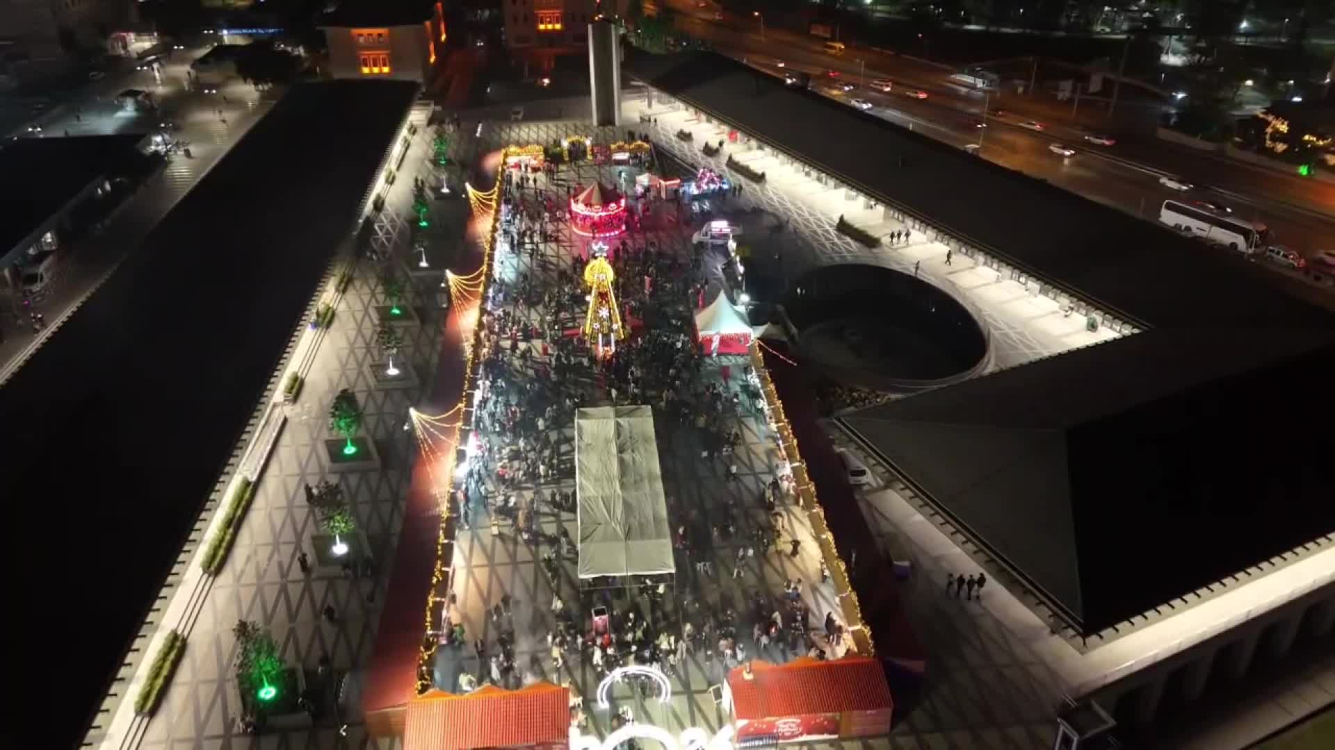 Osmangazi Belediye Başkanı Aydın, Yeni Yıl Festivali'nde vatandaşlarla bir araya geldi