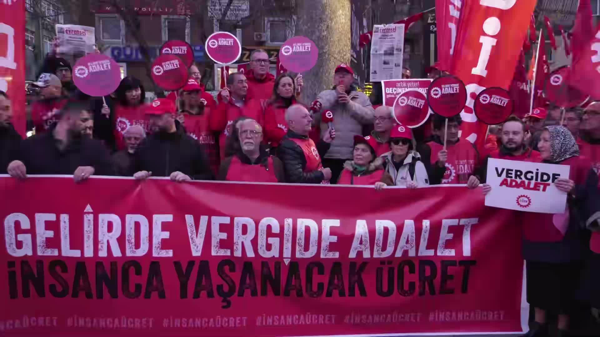 Çerkezoğlu: "Tencereyi kaynatmakta, çocuklarımızı okula gönderirken harçlık vermekte; beslenme çantasına bir yumurta, bir mandalina, bir muz koymakta zorlanıyoruz"