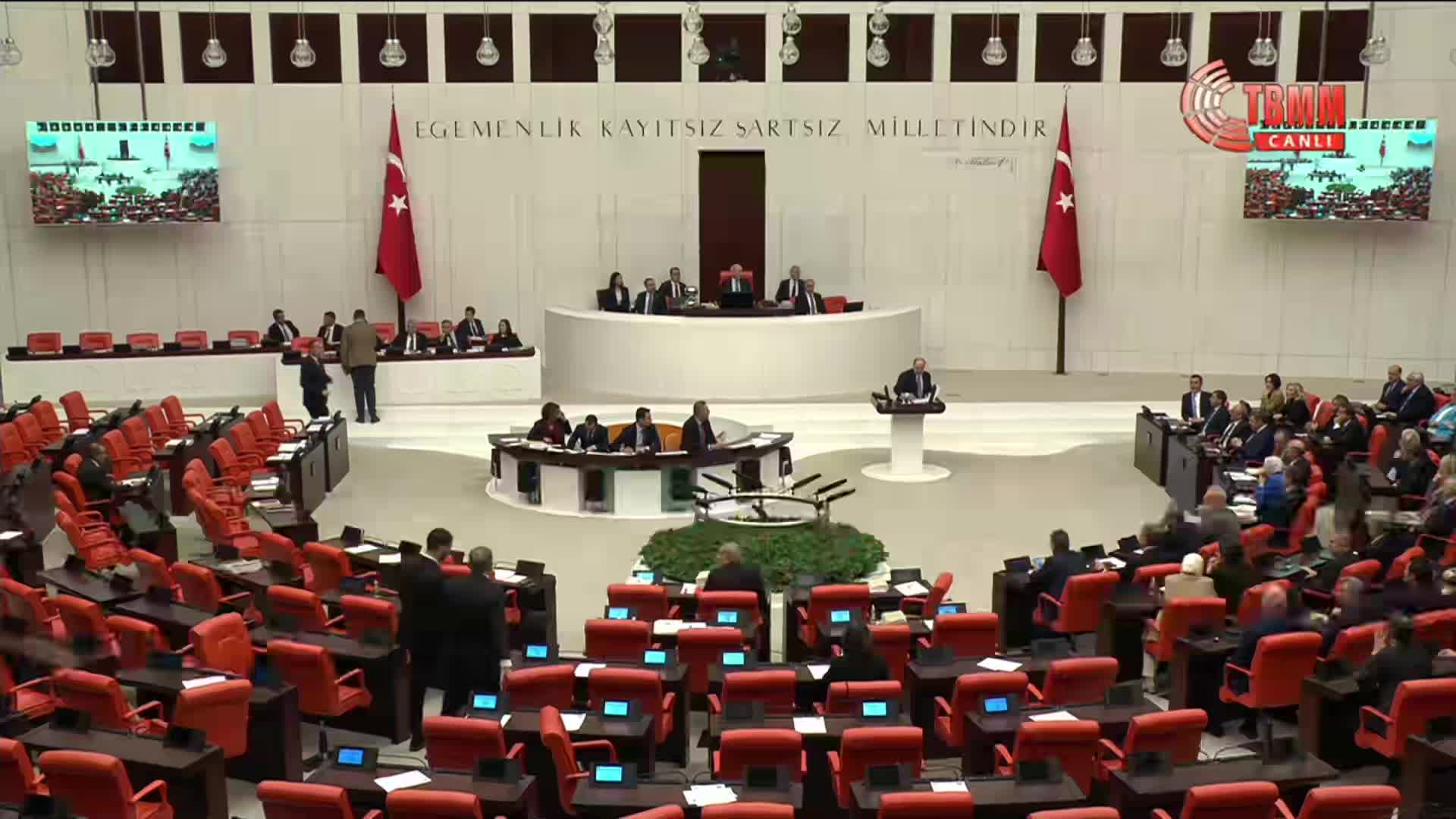 2026 bütçesi TBMM Genel Kurulu'nda... Mustafa Varank'tan Özgür Özel'e: Benden bu kadar korkmasına gerek yok. Gelsin dinlesin