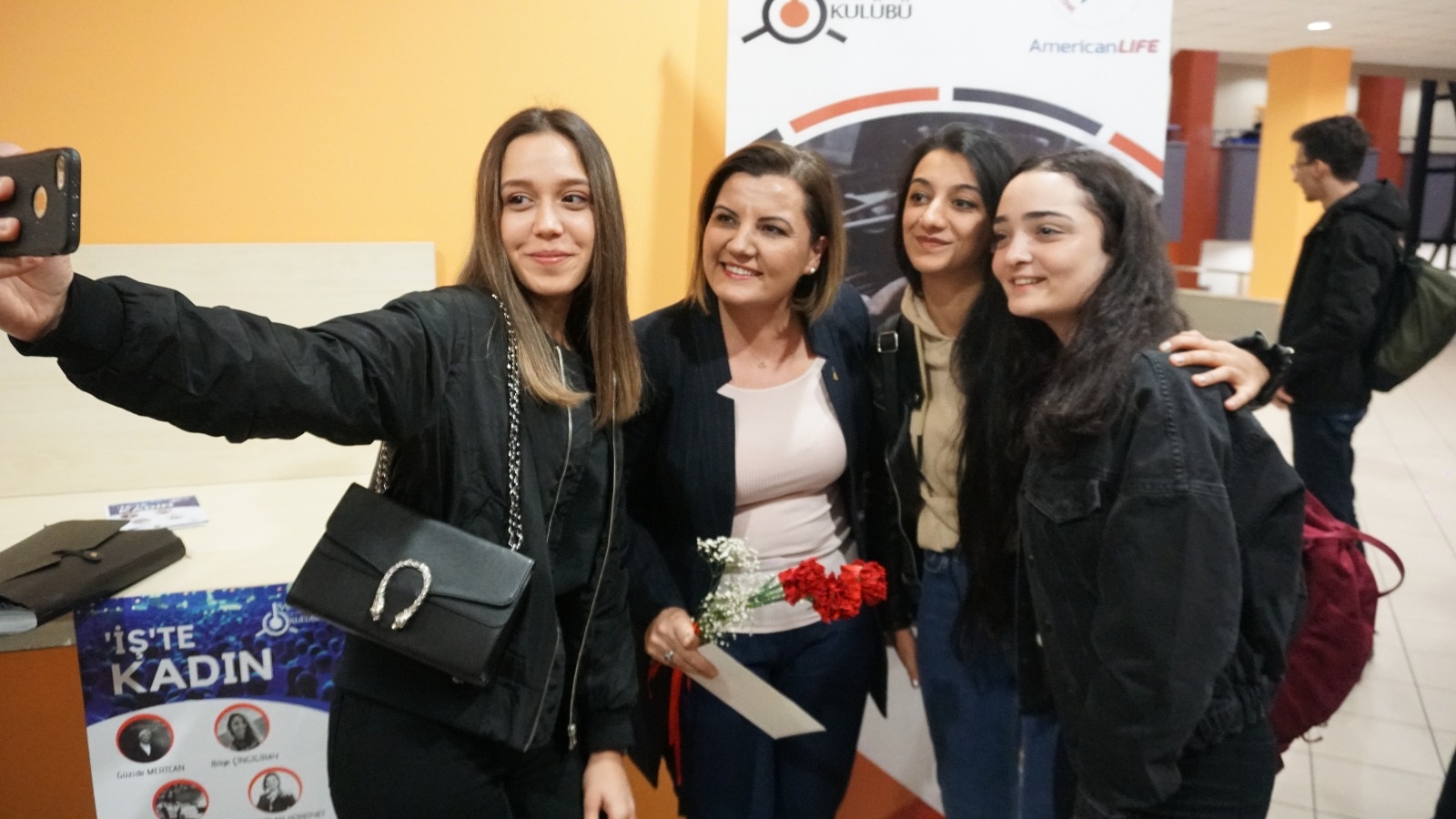 İZMİT'TE ÜNİVERSİTE ÖĞRENCİLERİNE "İŞ'TE KADIN" KONFERANSI