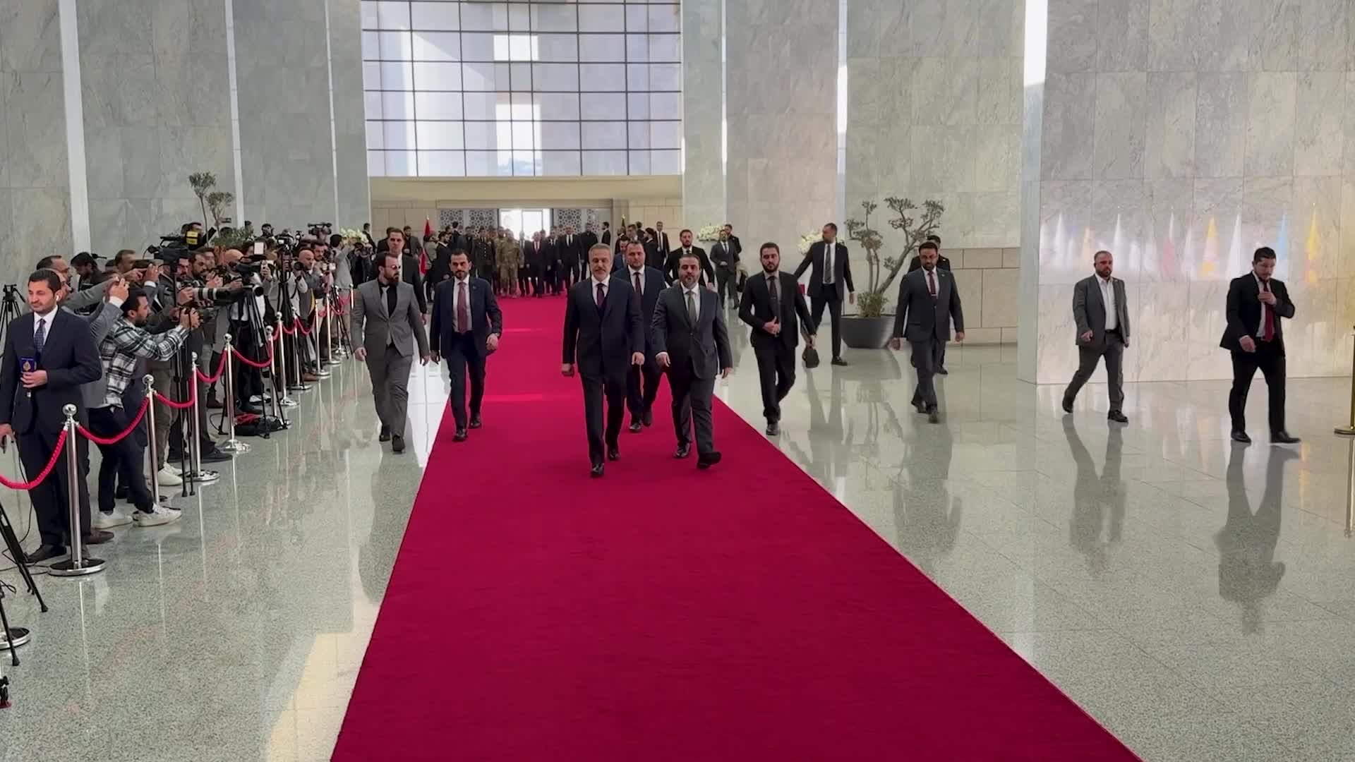 Dışişleri Bakanı Fidan, Milli Savunma Bakanı Güler ve MİT Başkanı Kalın, Suriye Cumhurbaşkanı Şara tarafından kabul edildi