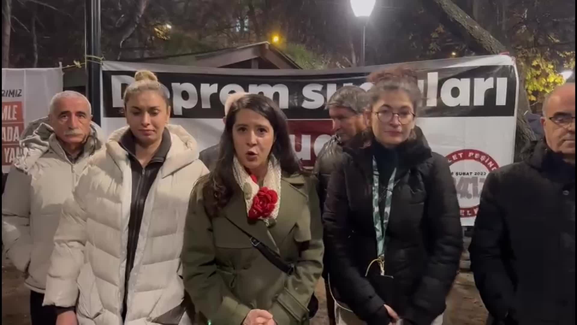 Depremde yakınlarını kaybedenlerin "Adalet Nöbeti" sürüyor... Sevda Karaca: Deprem suçlarının affedilmesini öngören 27. maddeye ilişkin mücadelelerinin elbette yanındayız