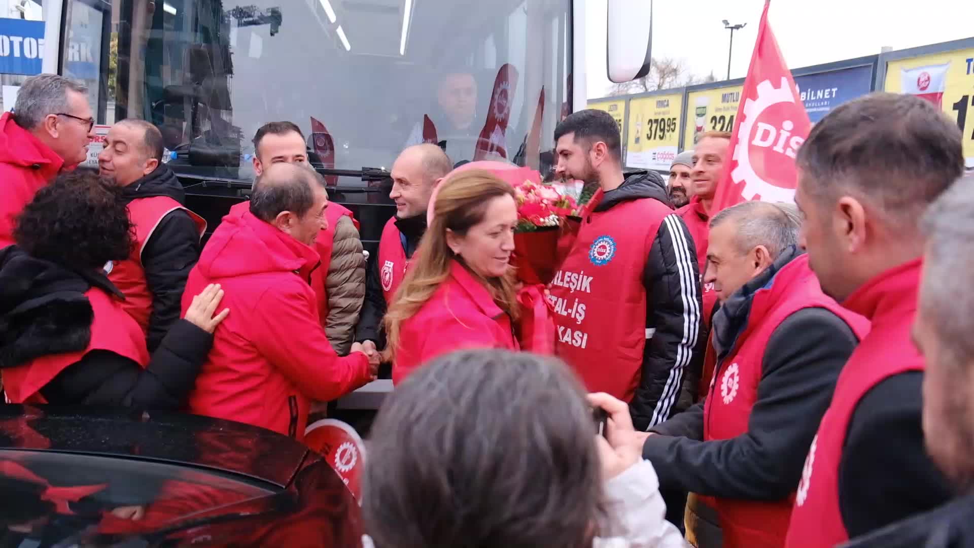 DİSK üyelerinin yürüyüşü sürüyor... Çerkezoğlu: "Sendikal hakların kullanımının önündeki bütün engelleri kaldırmak için yürüyoruz"