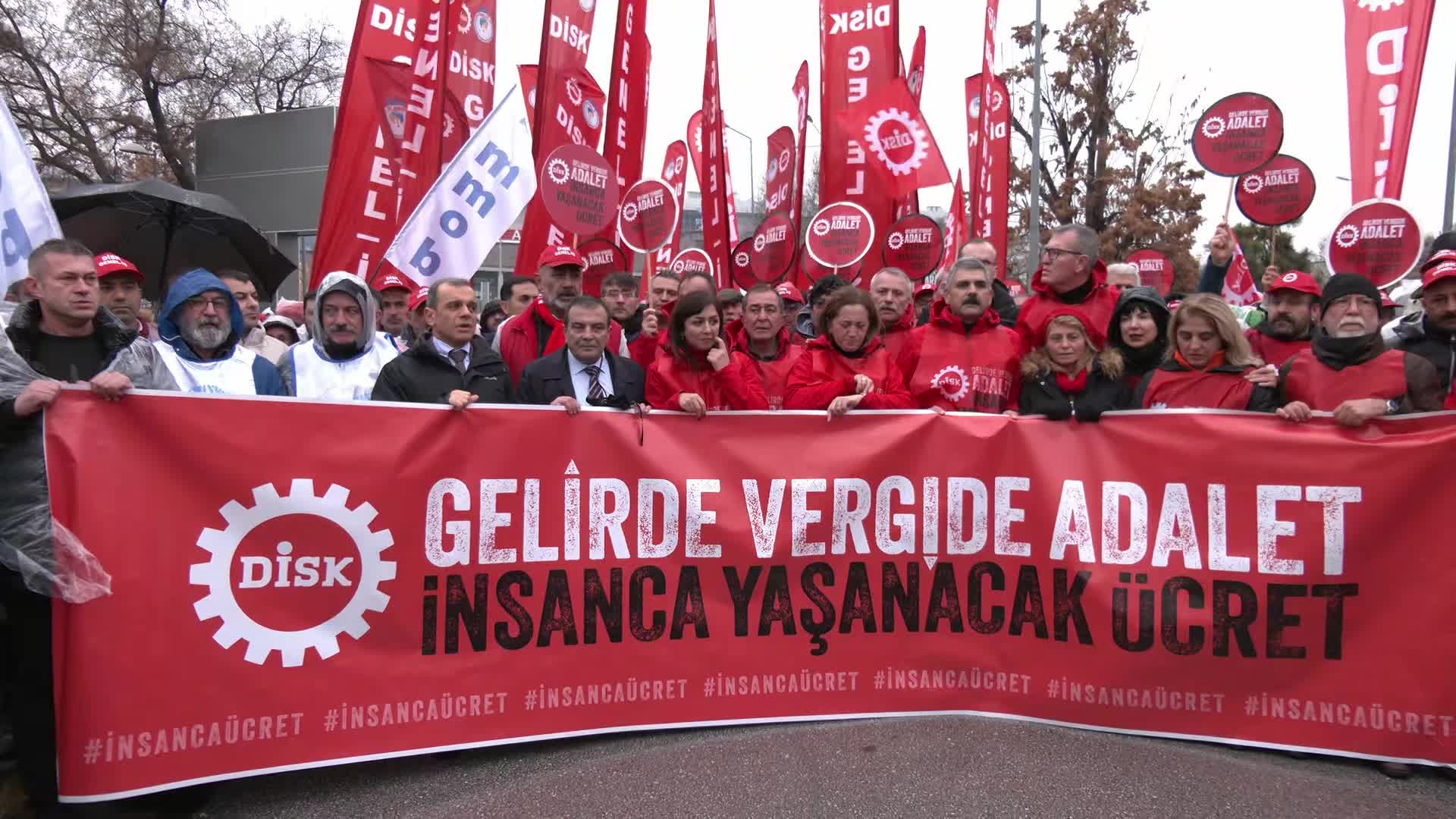 DİSK'in İstanbul'dan başlattığı yürüyüş Ankara'da sona erdi... Çerkezoğlu: “Çekin elinizi cebimizden, soframızdan, çocuklarımızın geleceğinden”