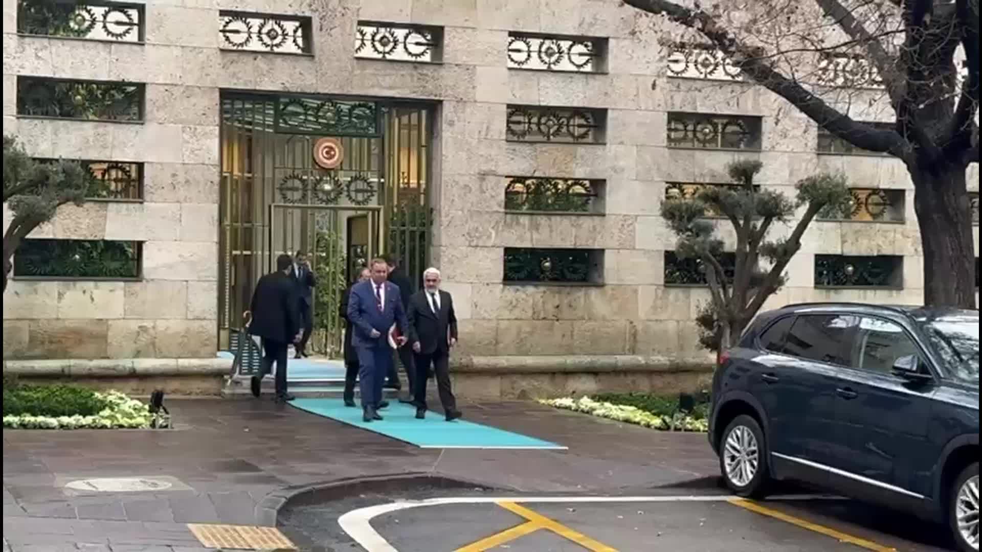 TBMM Başkanı Kurtulmuş, Komisyon üyesi HÜDA PAR Genel Başkanı Yapıcıoğlu ve Yeniden Refah Partili Doğan Bekin ile görüştü... Yapıcıoğlu: 11 maddelik bir kanun teklifi hazırladık