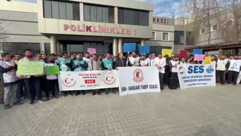 Van'da asistan hekimlerden basın açıklaması: Ücretler yoksulluk sınırının altında