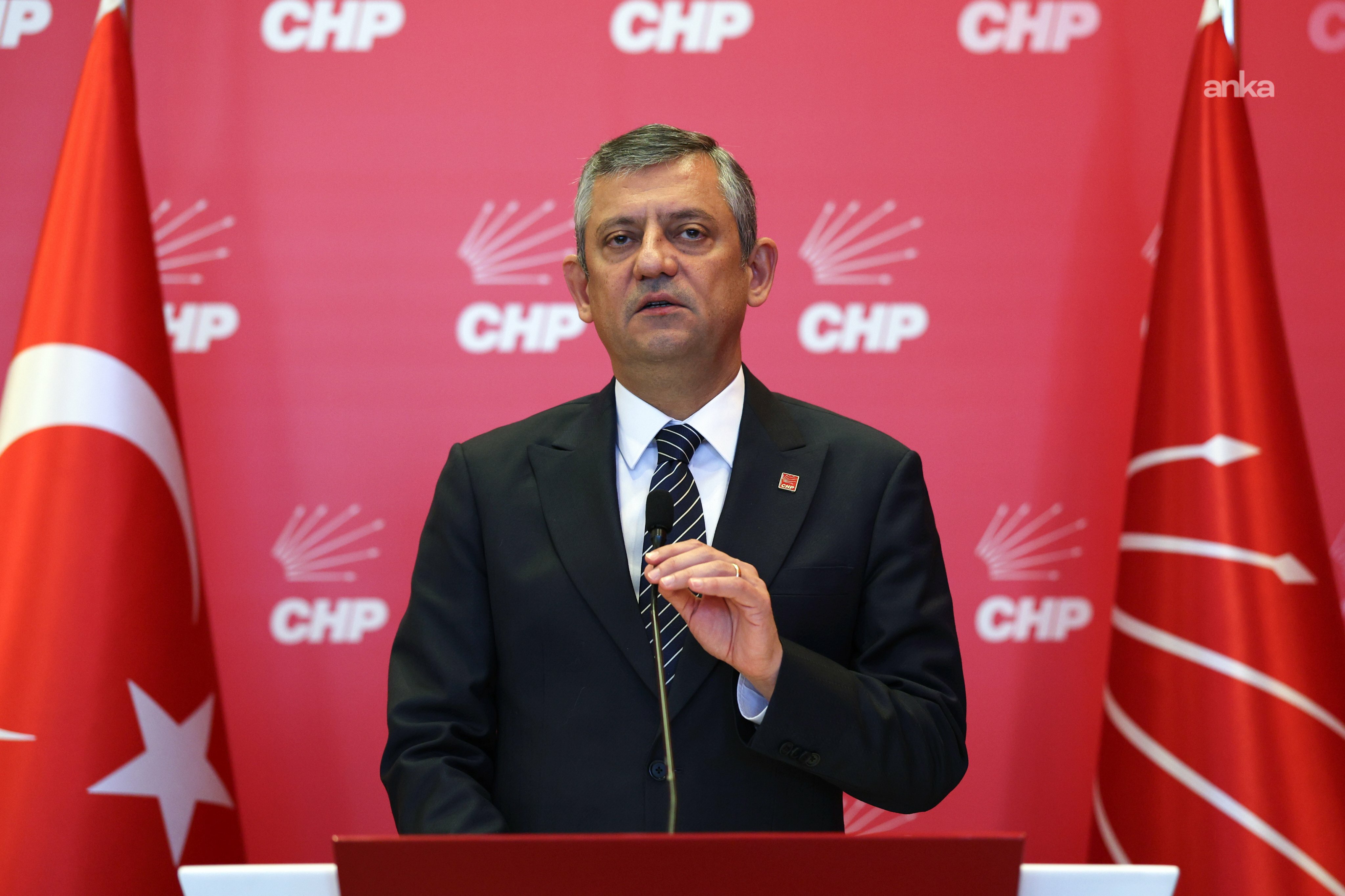 Yeni asgari ücret 28 bin 75 lira... Özgür Özel: "Asgari ücret ilk kez açlık sınırının altında kaldı, AK Parti 2026'nın sefalet yılı olacağını ilan etti"