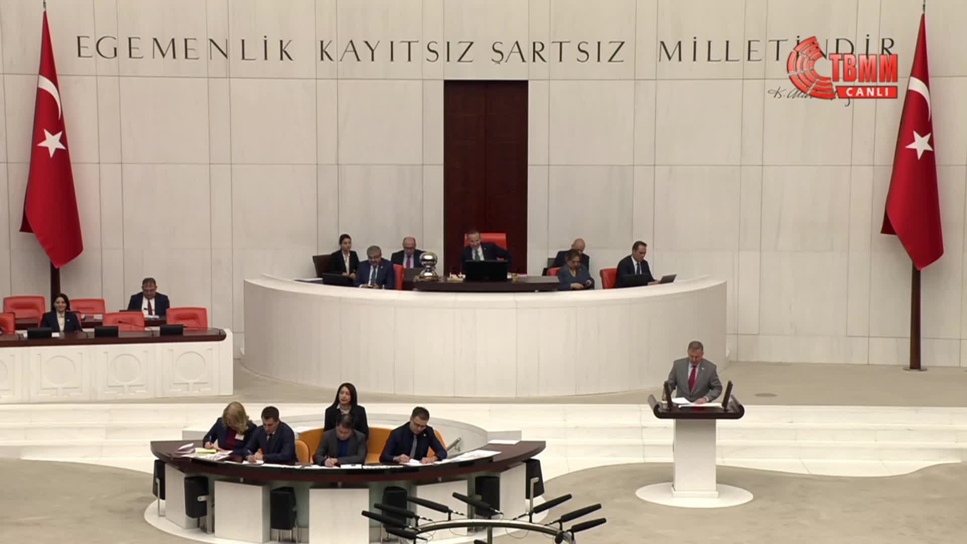 TBMM Genel Kurulu'nda 11. Yargı Paketi görüşmeleri başladı... CHP'li Özer: Sorun, sadece mevzuat eksikliği değil, yargının siyasal iktidarla kurduğu ilişkinin niteliği