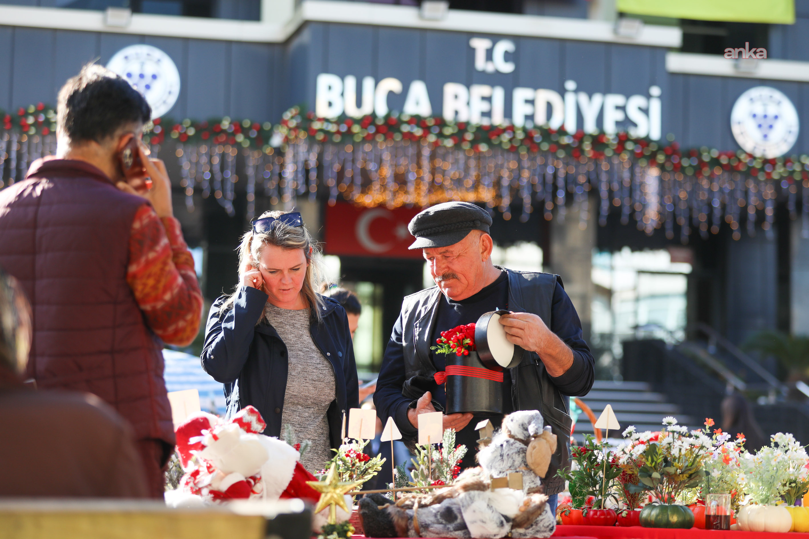 Buca’da dayanışma ve alışveriş bir arada