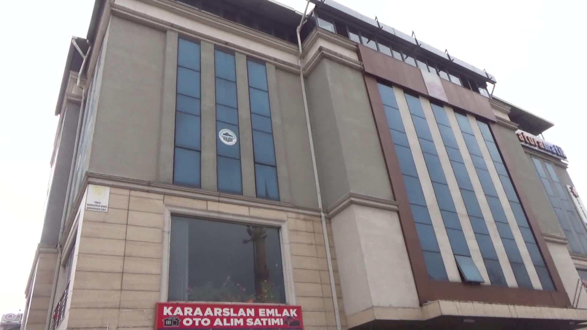 AK Partili Şebinkarahisar Belediyesi, ilçedeki iş merkezini satışa çıkardı... CHP: Bu satış gerçekleşirse en az 30 işçi işsiz kalacak