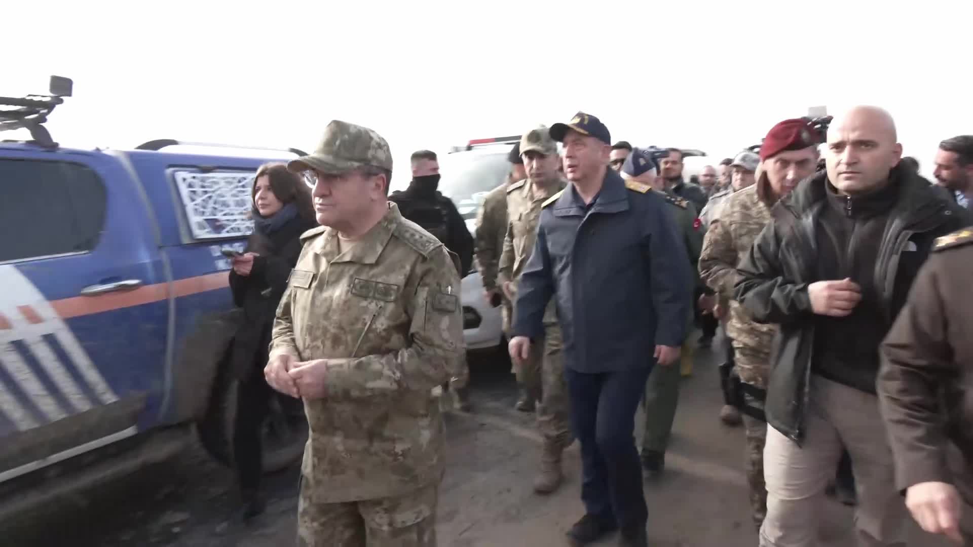 Genelkurmay Başkanı Orgeneral Bayraktaroğlu ve Kuvvet Komutanları, Libya askeri heyetini taşıyan uçağın enkazının bulunduğu bölgede