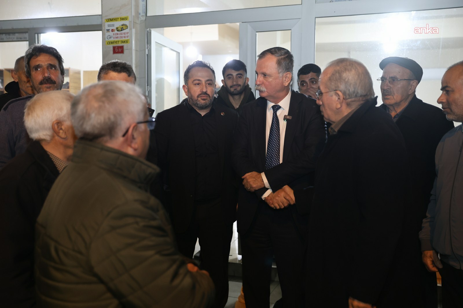 Yunusemre Belediye Başkanı Balaban, Spil Mahallesi'nde vatandaşlarla bir araya geldi